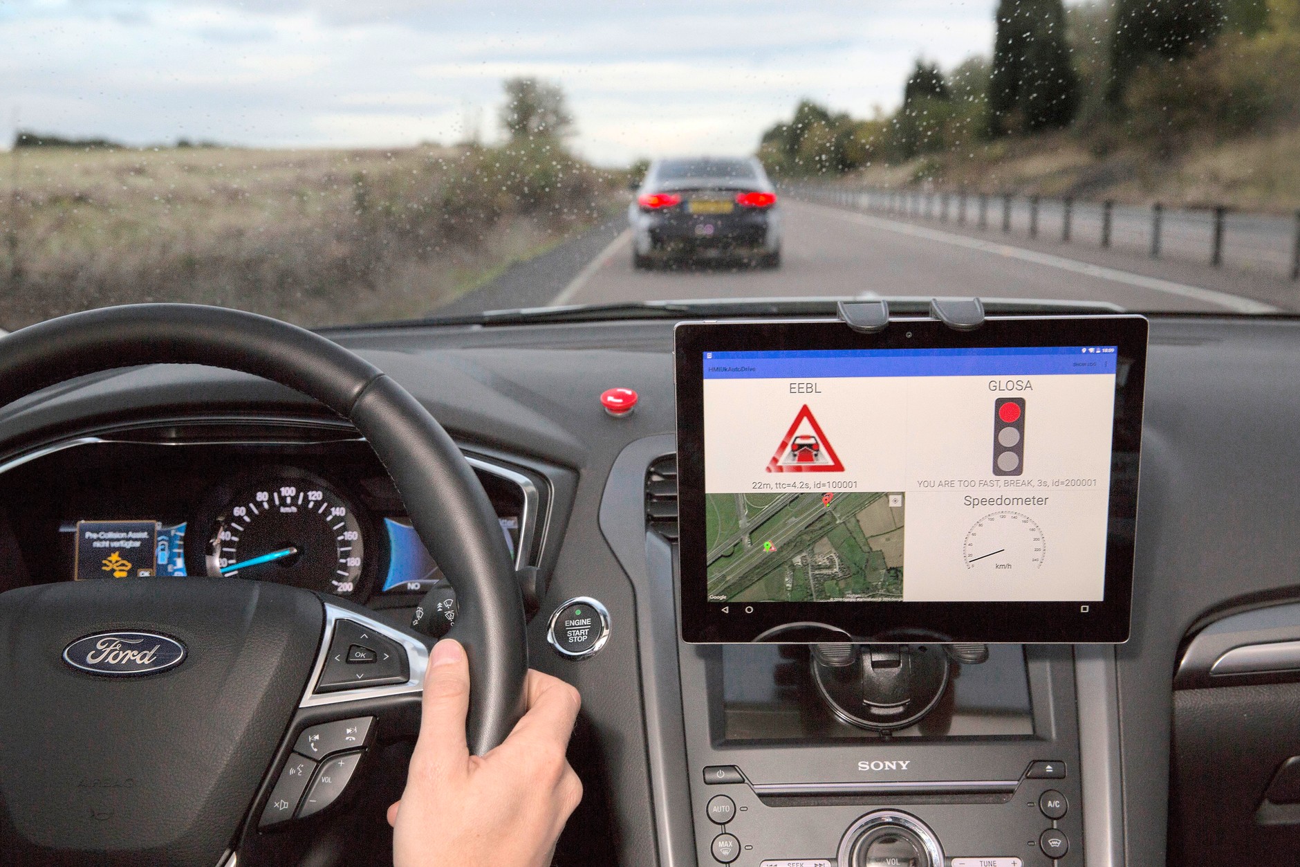 Ford - testy UK Autodrive. Asystenci hamowania i zielonej fali