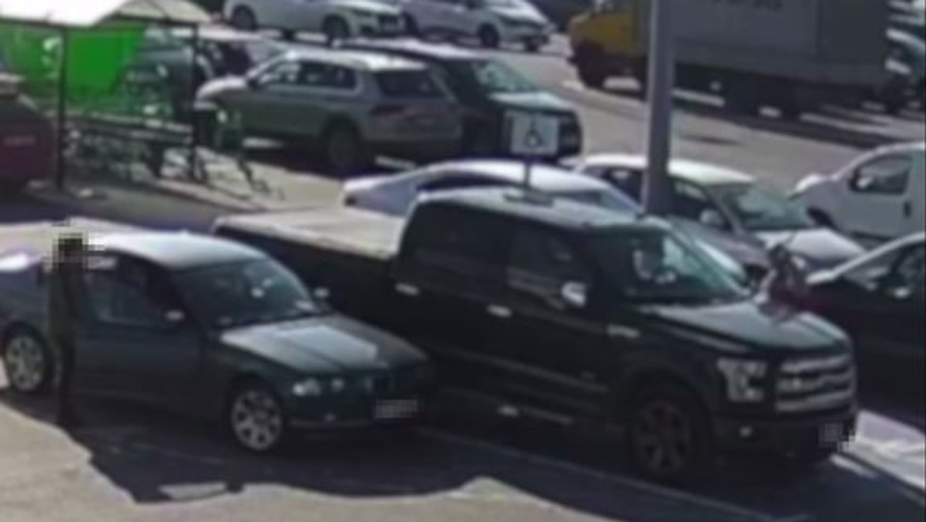 Obraz pochodzący z serwisu https://piaseczno.policja.gov.pl/pp1/aktualnosci/129486,Zdenerowal-sie-wiec-urwal-wycieraczke.html