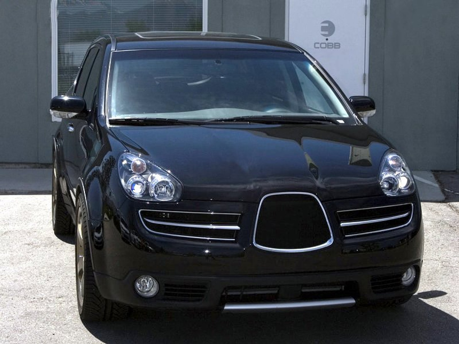 COBB Tribeca B9: tajemniczy jeździec