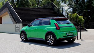 Jeździłem nowym Renault 5 i jestem nim oczarowany. To Mini z koszykiem na bagietkę