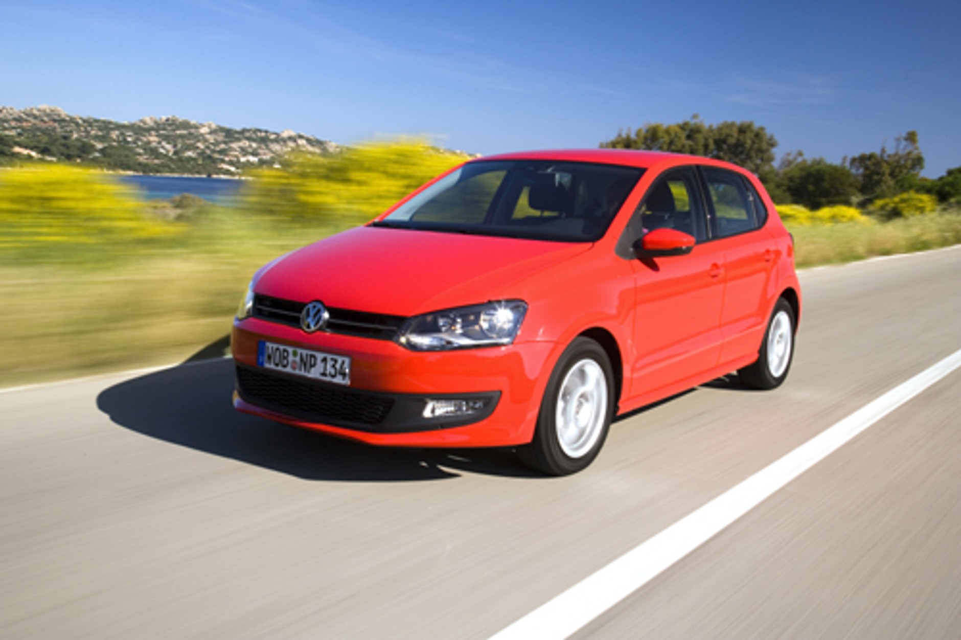 Nowy Volkswagen Polo gra w minigolfa