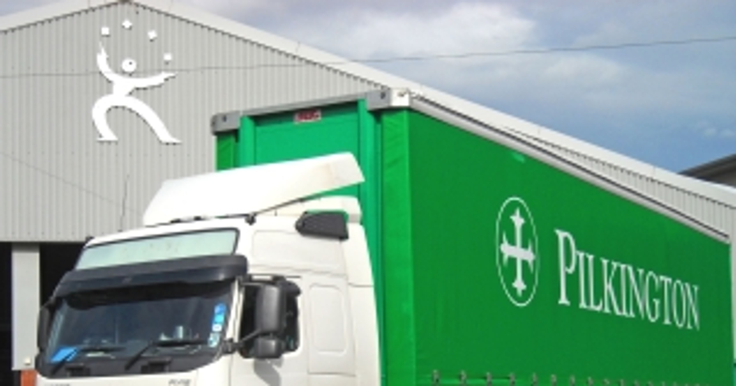 Helikoptery transportują szyby z Sandomierza dla Fiata, Opla i Toyoty