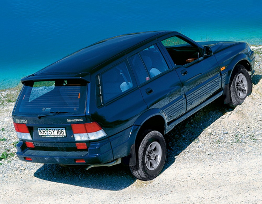 W latach 90. Ssangyongi zyskały w Polsce sporą popularność dzięki umiarkowanym cenom i sprawdzonej technice na licencji Mercedesa. Dzięki tym atutom nabywcy gotowi się byli pogodzić z dyskusyjnym designem.