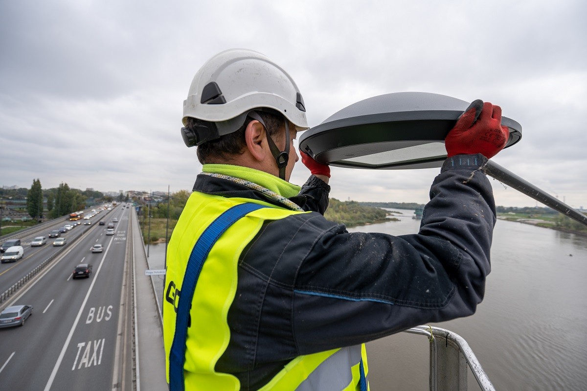 Program wymiany tradycyjnych opraw latarni na LED-owe przynosi efekty