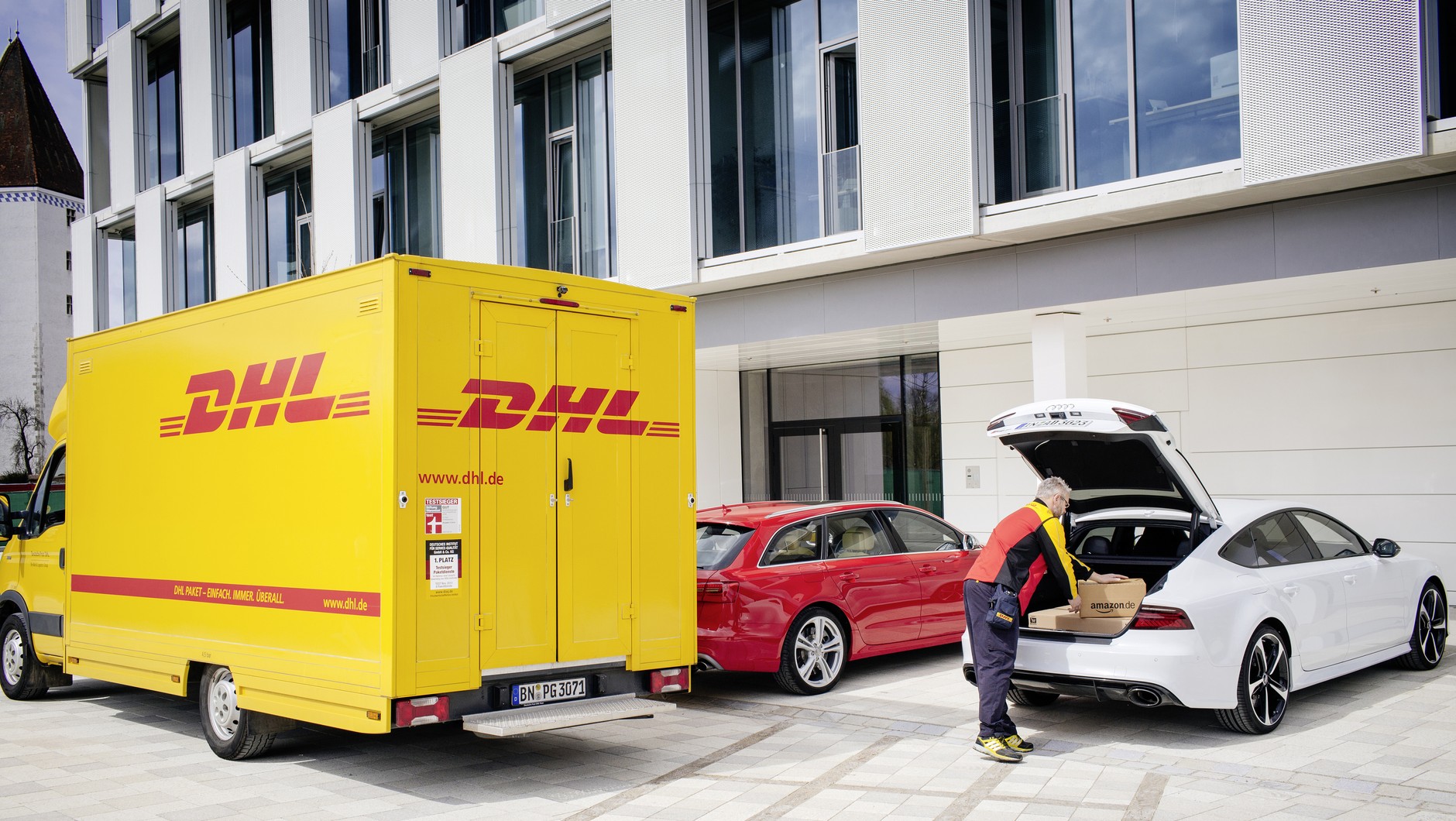 Testy dostaw do bagażnika: Audi, Amazon i DHL