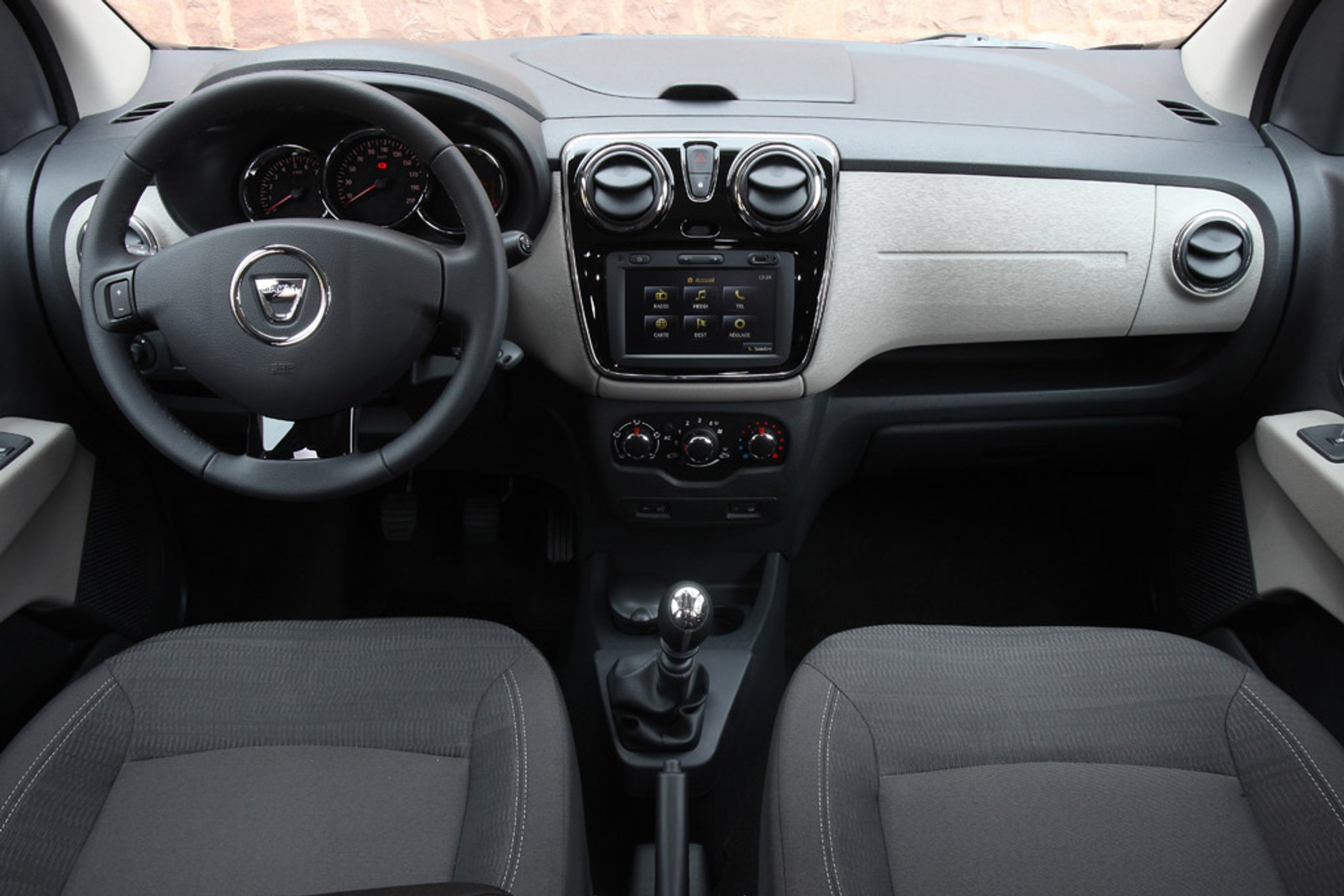 Dacia Lodgy: minivan w mikrocenie