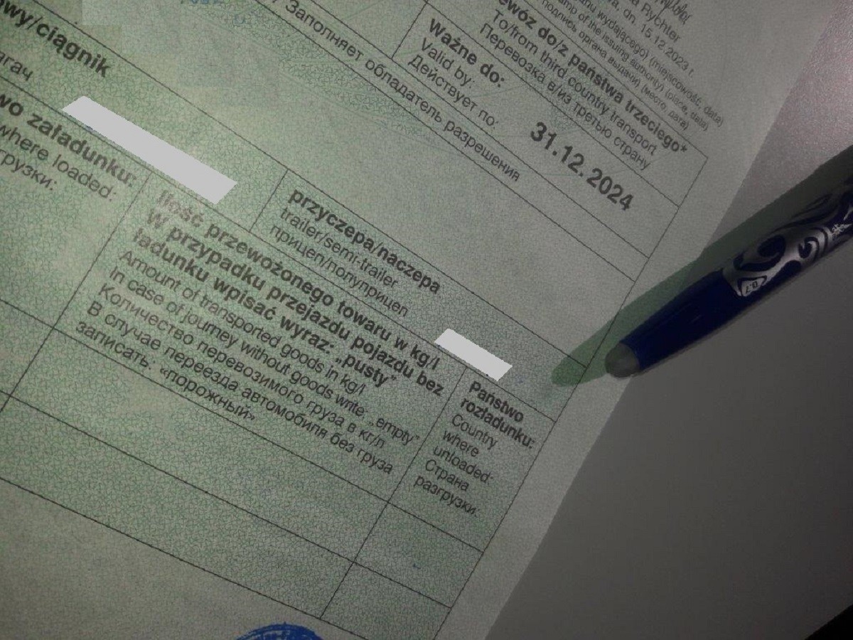 Zezwolenie wypełnione magicznym, wymazywalnym długopisem