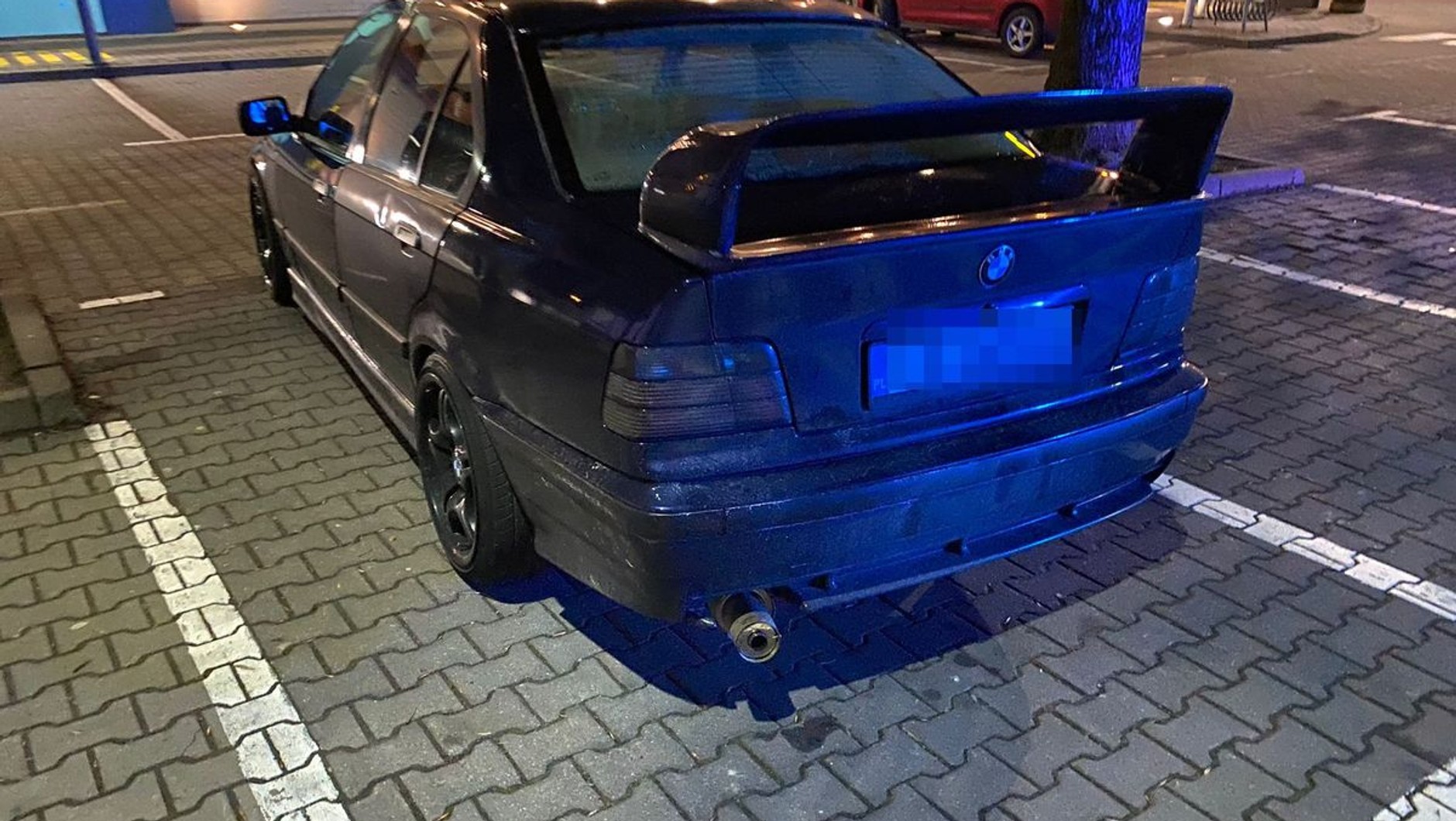 Zbyt głośny wydech i inne usterki policjanci odkryli w BMW