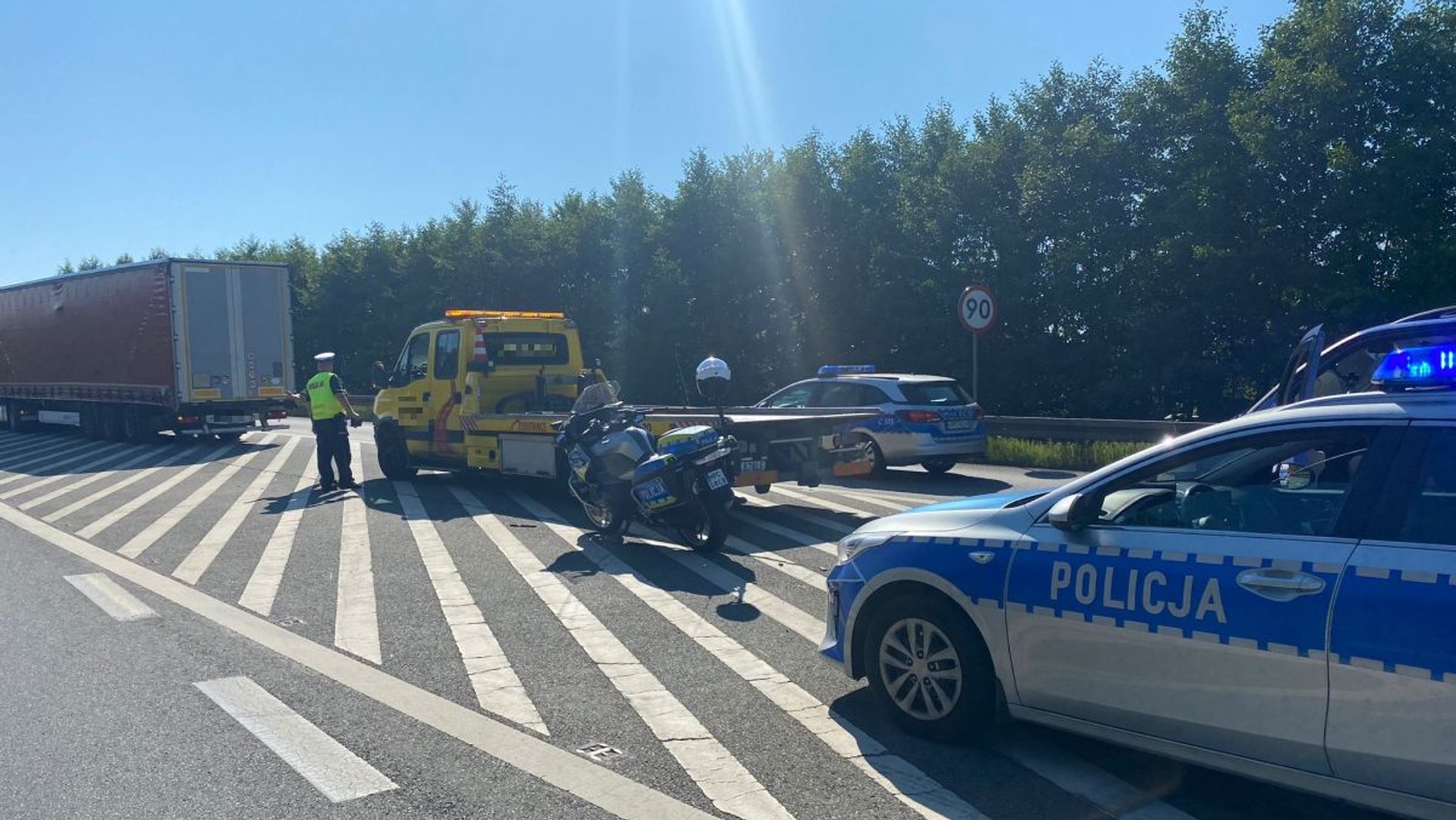 Policjanci złapali pijanego kierowcę. Kierowca lawety, który miał odholować auto też był pod wpływem