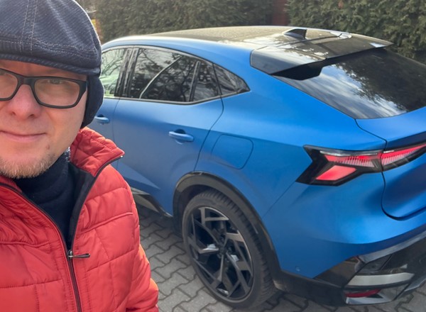 Flagowy SUV Renault w topowej wersji Plug-in. Sprawdzam, czy jeździ tak dobrze, jak wygląda