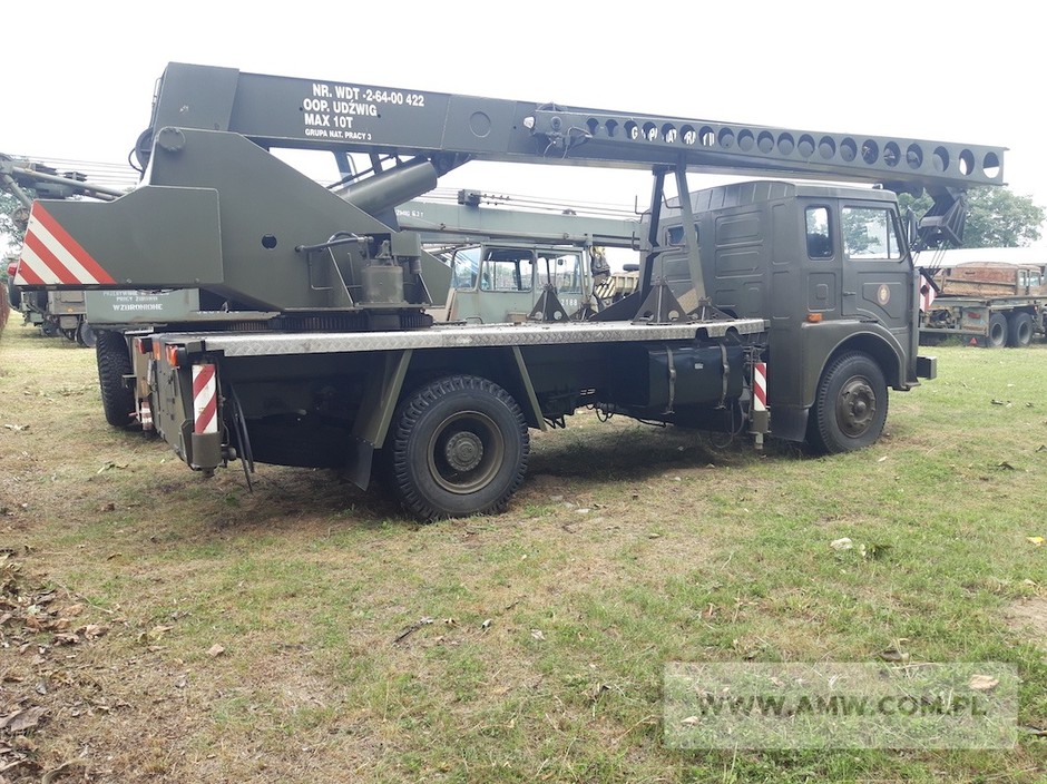 Żuraw DS.-0101R na samochodzie Jelcz 325 (udźwig 10 t): 1985 r., 35 tys. zł