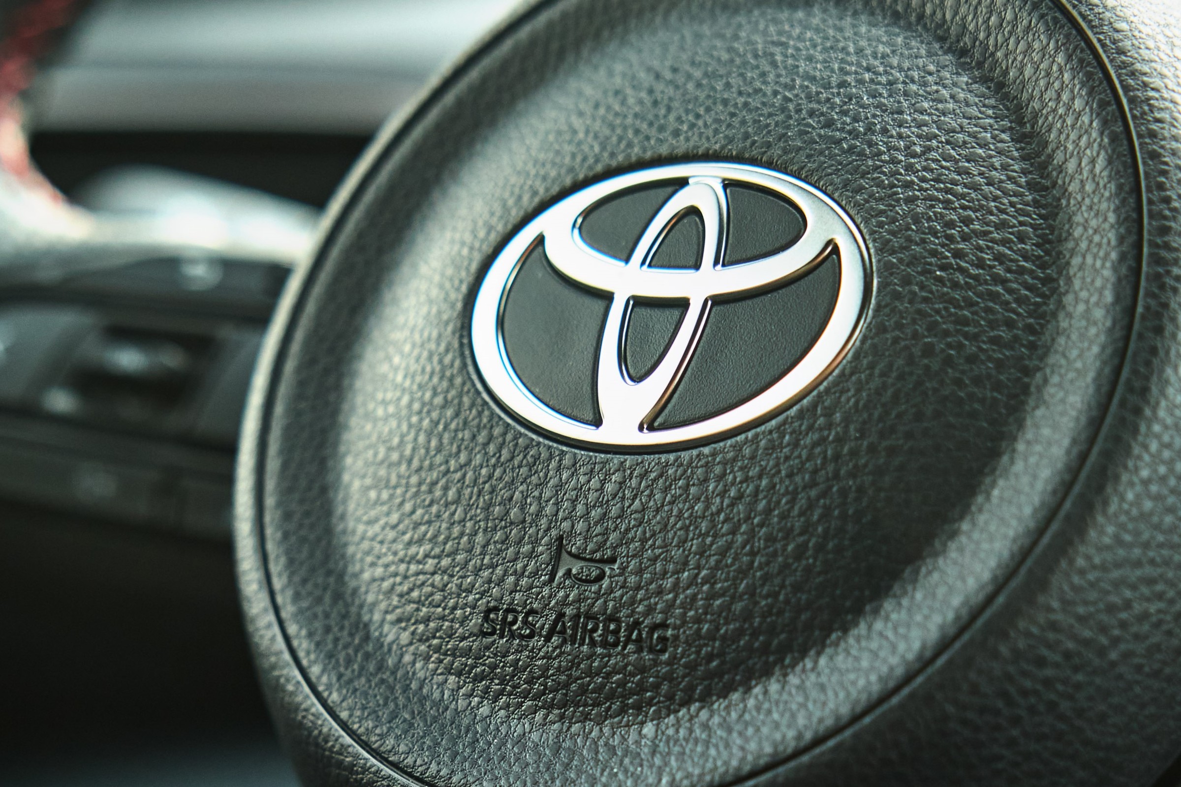 Loga słynnych marek aut mają ukryte znaczenia. Ujawniamy ich sekrety