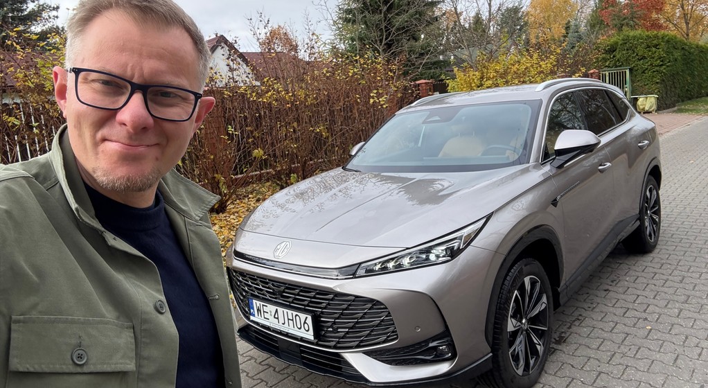 Chińskie hybrydowe SUV-y są coraz tańsze i jest ich coraz więcej. Kto chce sprzedać wersję benzynową, ten ma problem