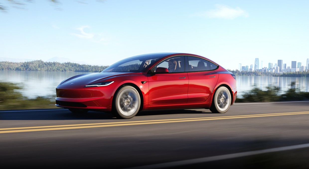 Tesla Model 3 przeszła lifting. Ma nieco inny wygląd i większy zasięg [WIDEO]