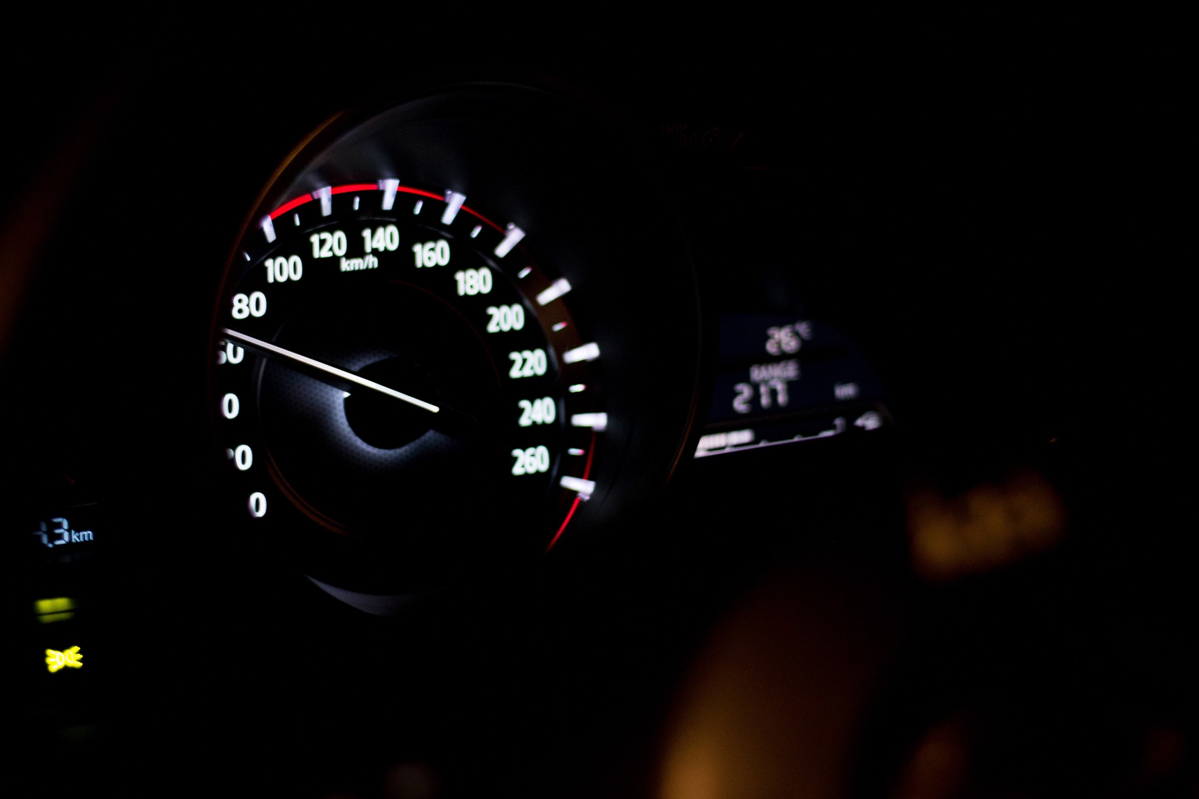 Ciągle tak jeździsz w nocy? Ten przepis nie obowiązuje już od czterech lat