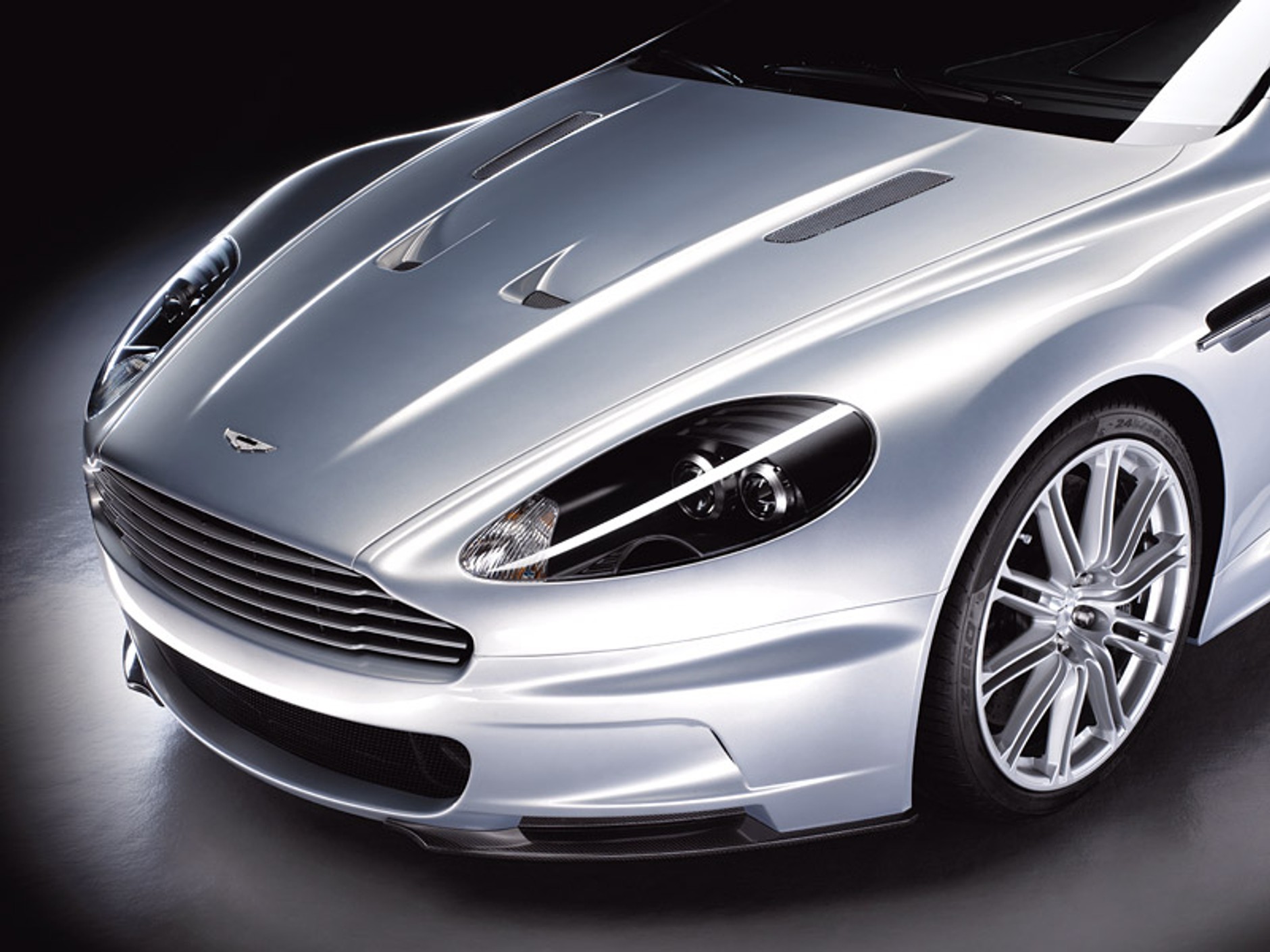 Nowy Aston Martin DBS w Pradze: oficjalne informacje i zdjęcia