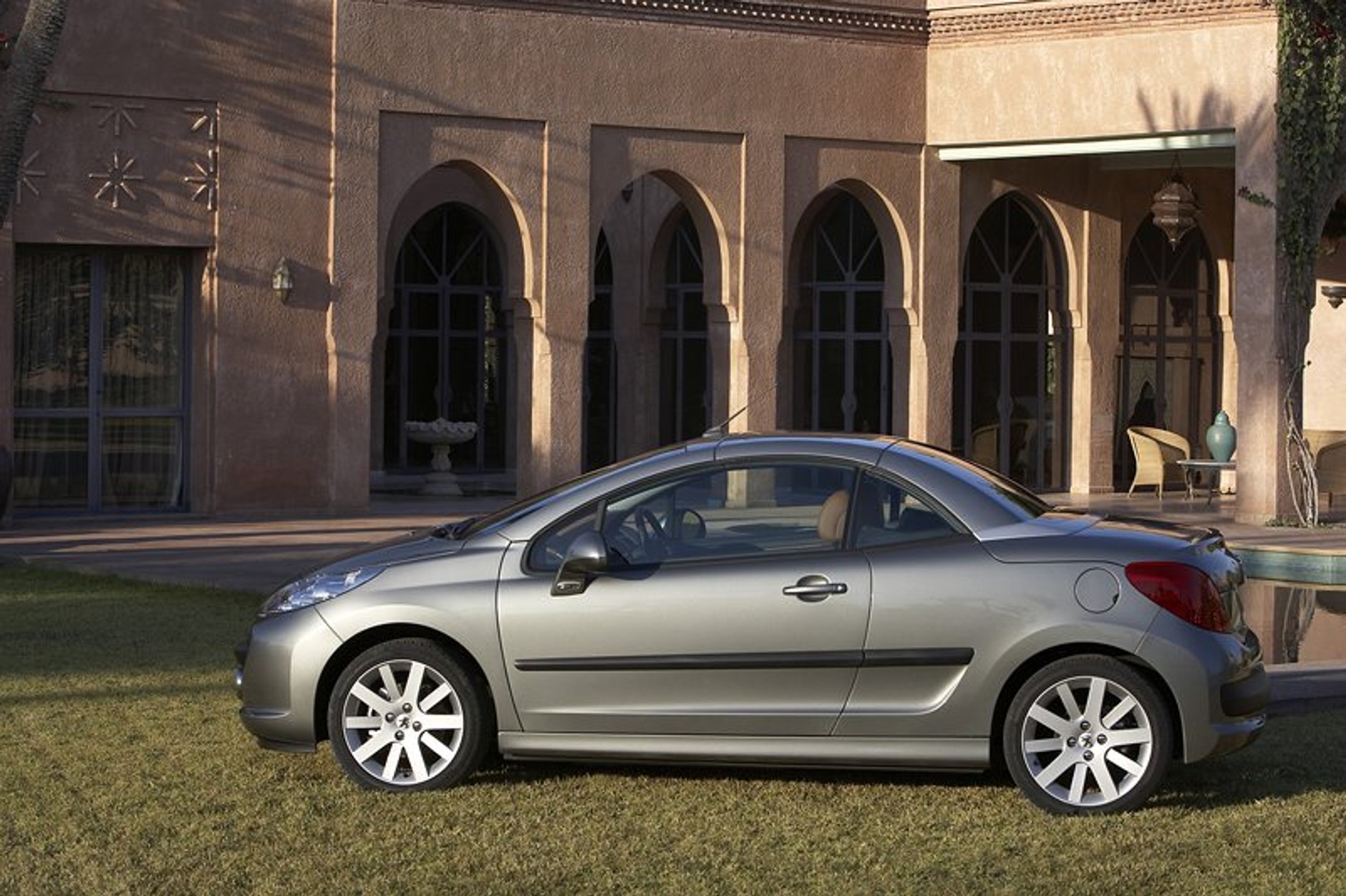 Peugeot w Genewie: niebo nad głowami w nowym 207 CC