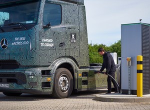 Pokonali "barierę dźwięku" podczas ładowania. Mercedes-Benz przekroczył 1000 kW