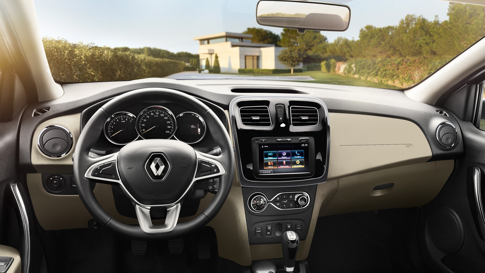 Wnętrze Renault Logan - zdmofyikowano m.in. kierownicę