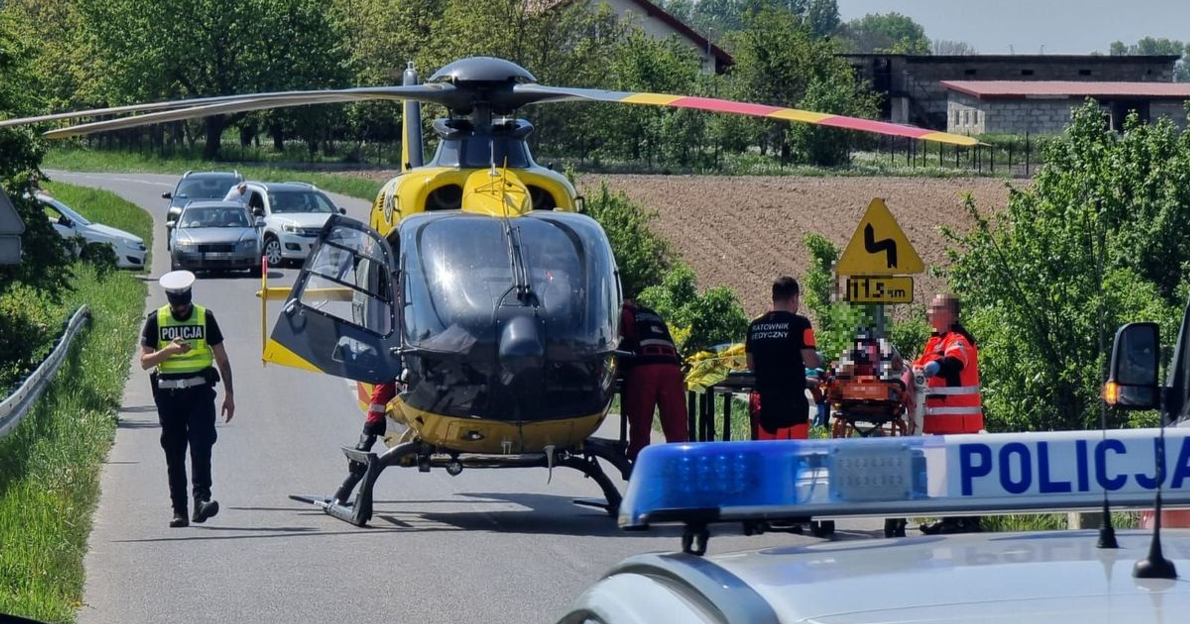 Obraz pochodzący z serwisu https://aleksandrow.policja.gov.pl/kb5/informacje/wiadomosci/147755,Pijany-motocyklista-na-zakazie-uderzyl-w-przydrozne-barierki.html