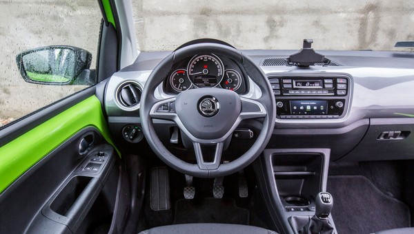 Najtańsza używana Skoda kontra najtańsza Toyota. Mechanik wskazał faworyta