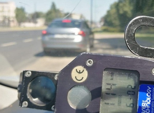 Chciał się popisać firmowym autem. Policja nie miała litości