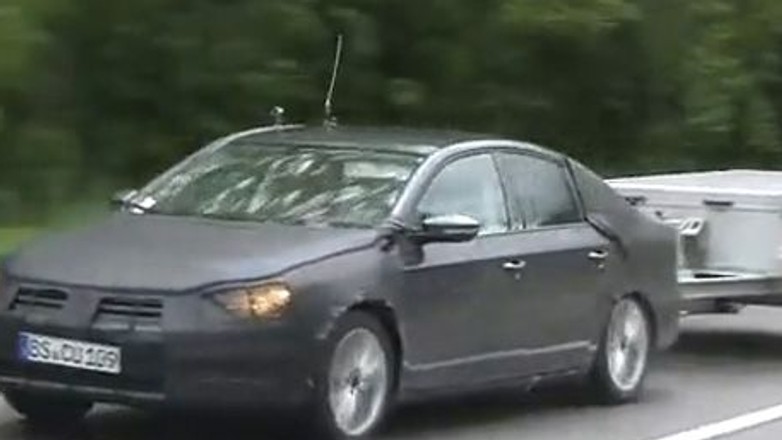 Zdjęcia szpiegowskie: nowy Volkswagen Passat podczas górskich testów (wideo)