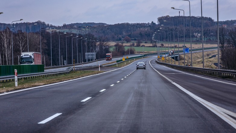 Czesi narzekają na swoje drogi. Za wzór podają Polskę. Na zdjęciu autostrada A1 w okolicach granicy z Czechami