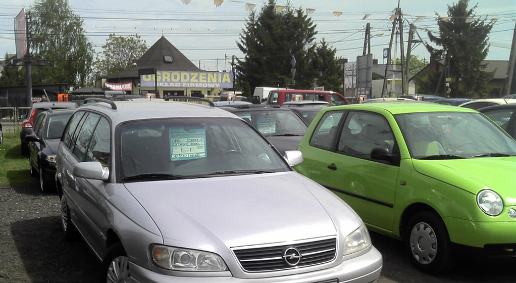 Szukamy auta z ogłoszenia: Opel Omega bez rdzy i nadwozia