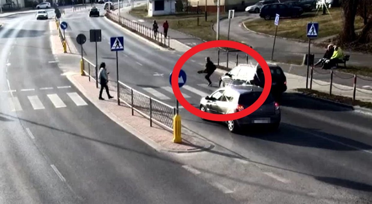 Gdyby nie szybka reakcja pieszego, doszłoby do tragedii. Opel nagle wjechał na pasy [WIDEO]