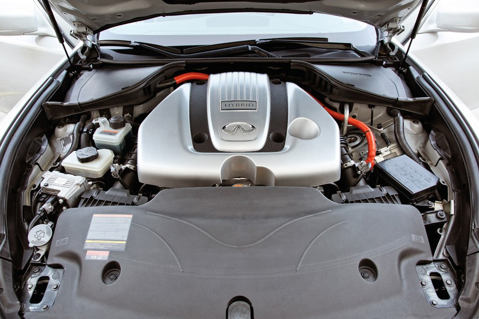 Infiniti M35h: oszczędzanie może być przyjemne