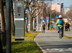 Nowe sygnalizatory dla rowerzystów - „totemy” pomogą przejechać na zielonym