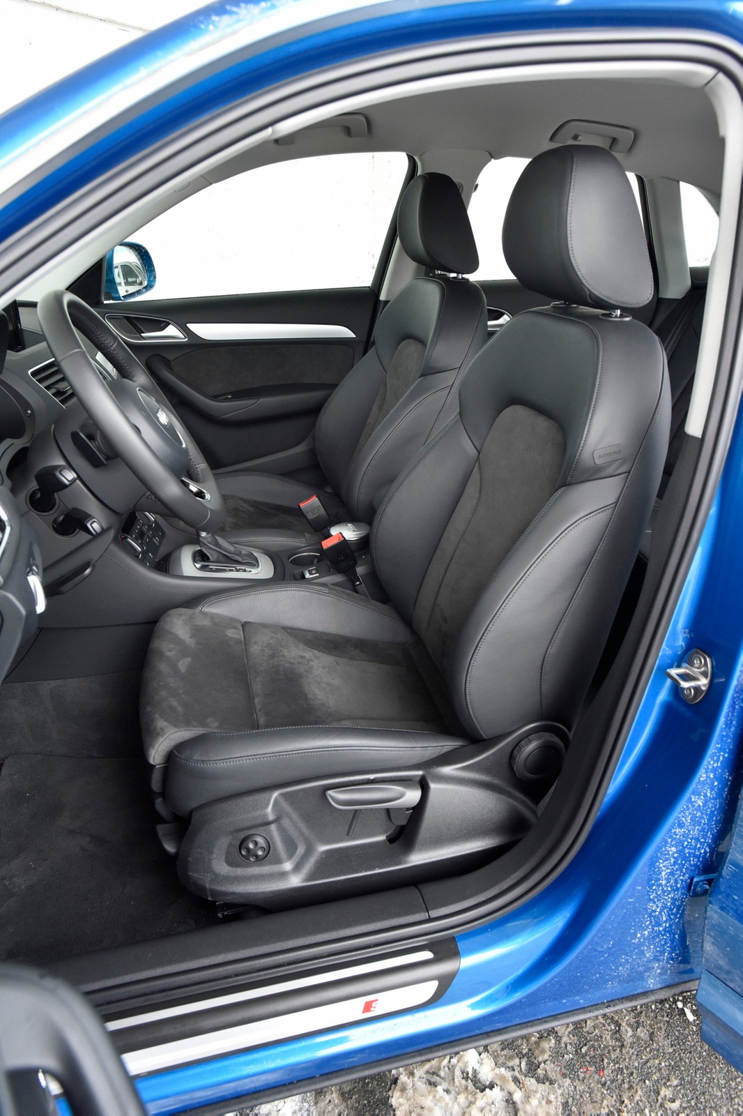 Drzwi do klasy premium otwarte? Porównanie: Volvo XC40 vs. Audi Q3, BMW X1