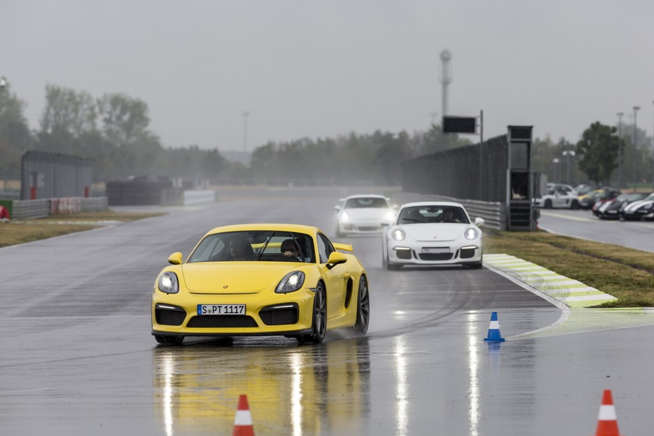 Porsche Cayman GT4