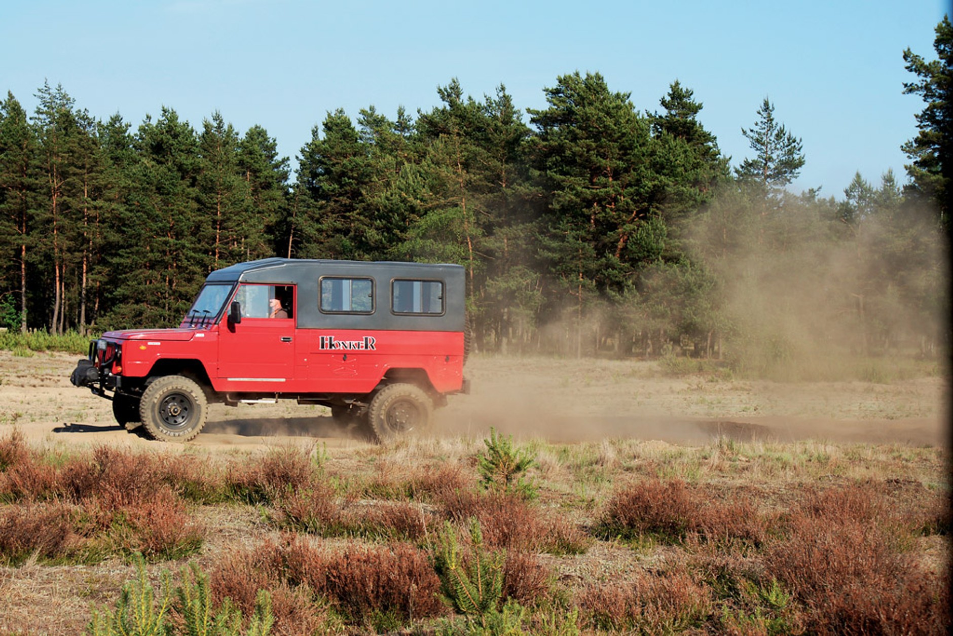 Mercedes G 350 kontra Land Rover Defender i Honker 2000: czy prawdziwe terenówki są na wymarciu?