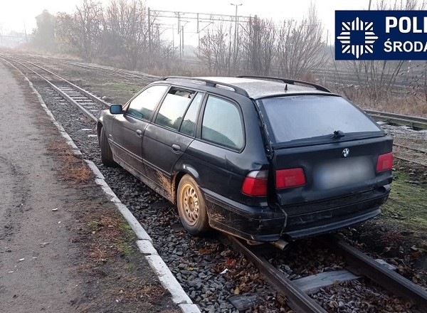 Kradzież BMW skończyła się na torach. Kierowca nie umiał jeździć
