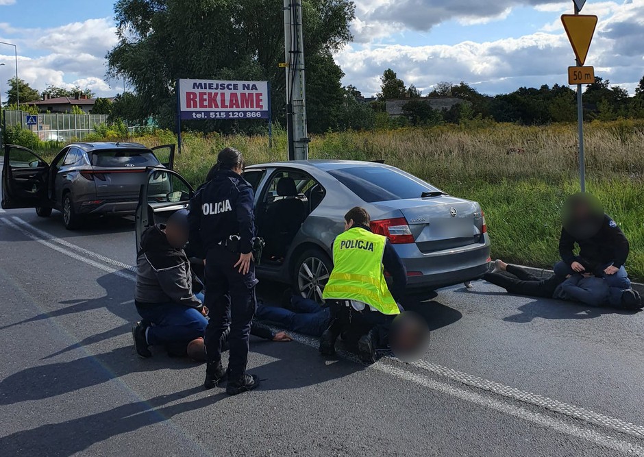 Akcja zatrzymania złodziei transportujących kradzione kampery za 570 tys. zł