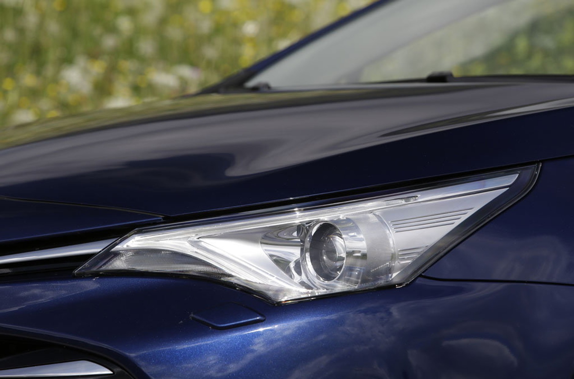 Toyota Avensis po liftingu - nie odstaje od konkurentów