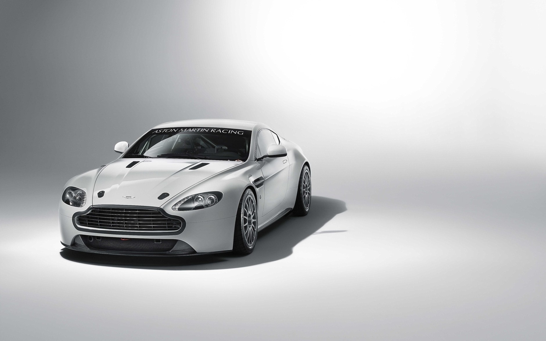 Aston Martin Vantage GT4