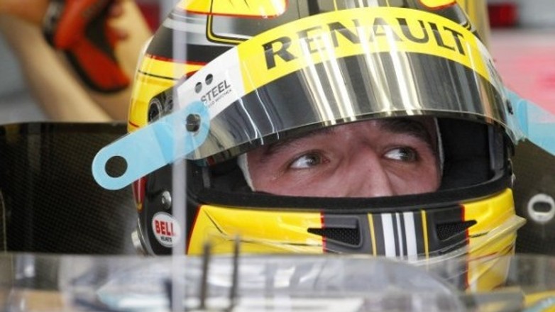 Robert Kubica ćwiczy już chodzenie