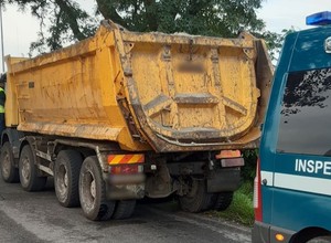 Inspektorzy byli zszokowani. Z opon już wystawały druty, w każdej chwili mogły wystrzelić