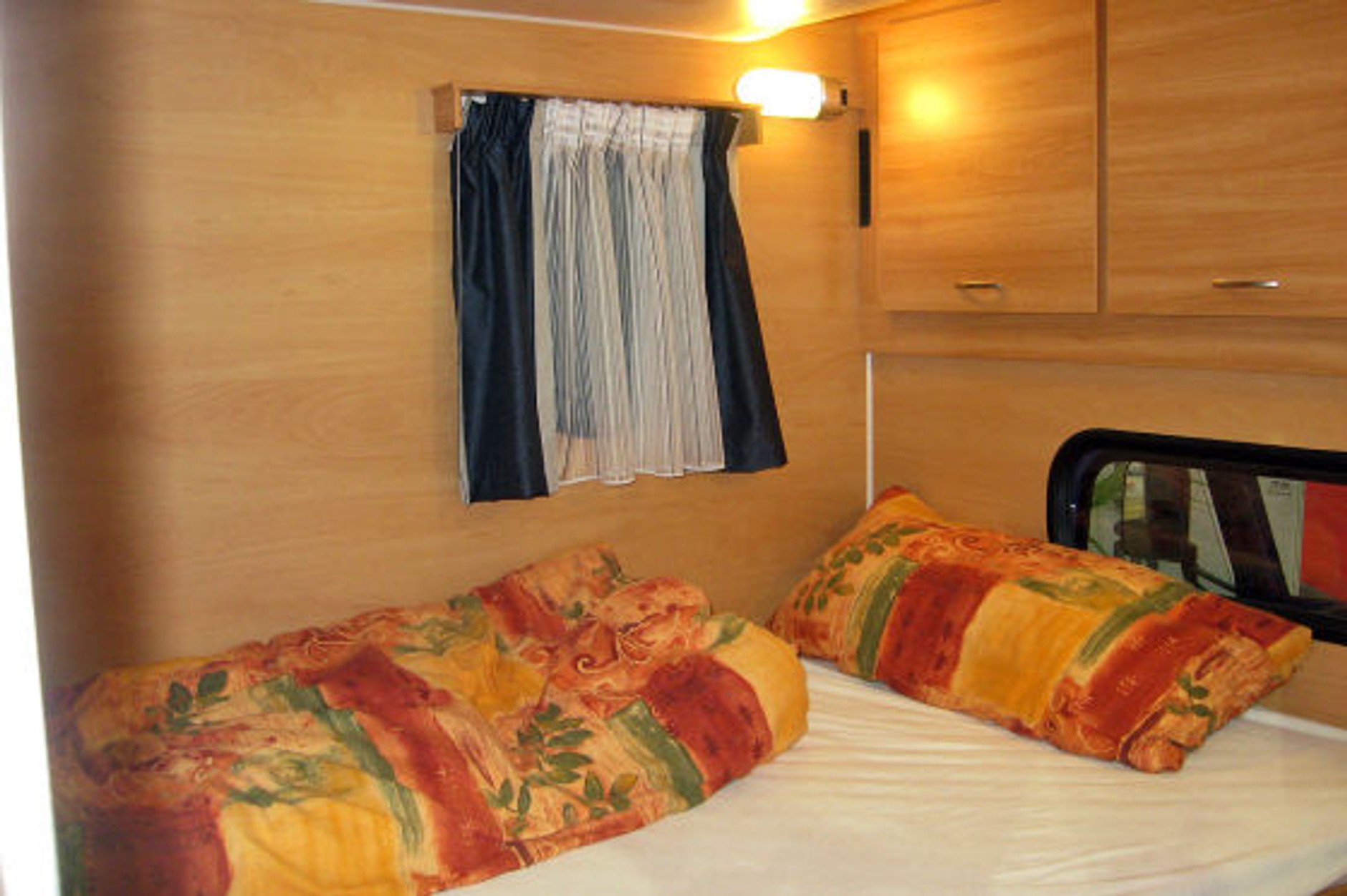 ... otrzymała piękna w formie kabinę, w której mogą się pomieścić 2 osoby.