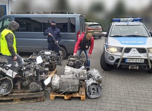 Handlowali kradzionymi częściami do aut - policja odzyskała podzespoły o wartości miliona złotych