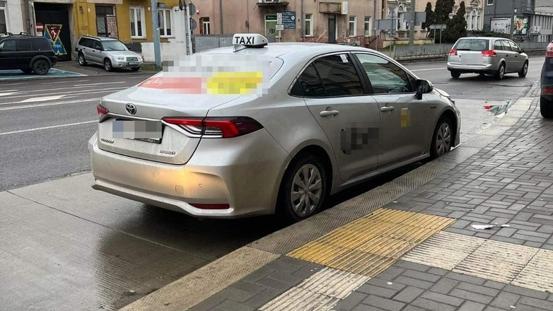 Taksówka zatrzymana przez policjantów po służbie