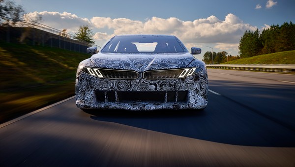 BMW testuje tajemniczy prototyp. Ma on czarną skrzynkę, która trafi do nowych modeli