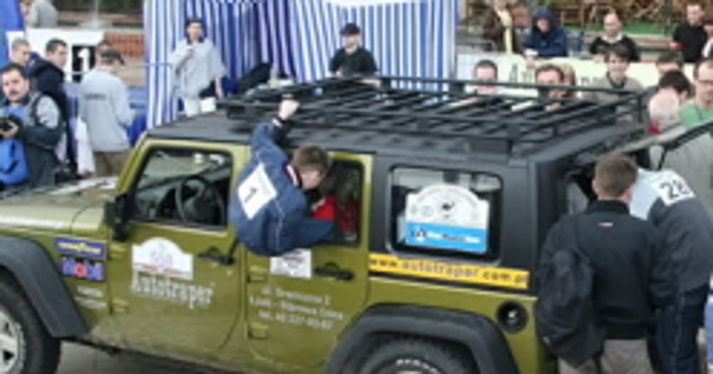 Chrysler: rekord - 32 osoby w Jeepie Wranglerze