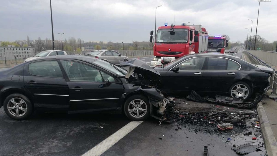 Wypadek BMW 7 i Peugeot 407