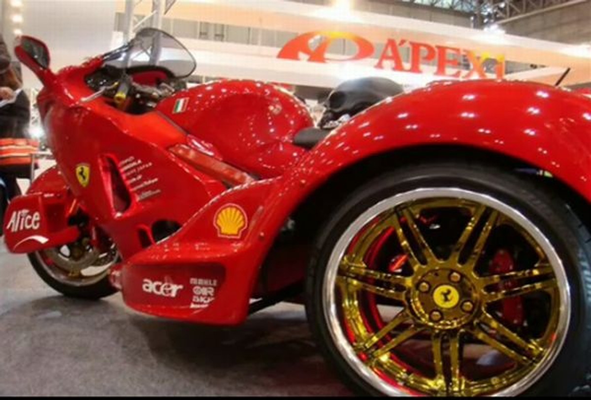 Ni to motocykl, ni to samochód, ale bez wątpienia jest oryginalny