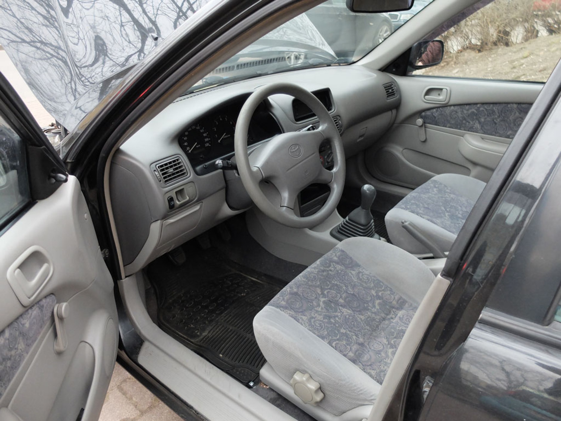 Toyota Corolla rok produkcji 1999 cena 5500 zł