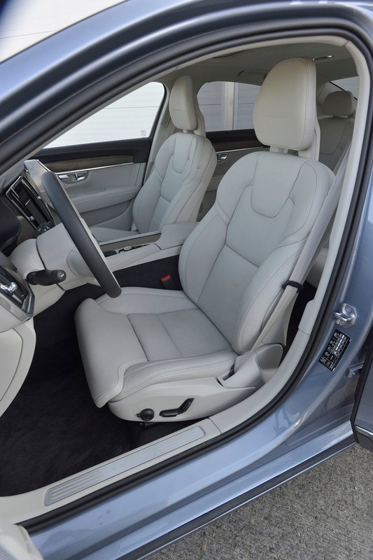 Volvo S90 D4